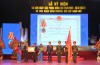 Bí thư Tỉnh ủy Lê Quang Tùng trao Huân chương Độc lập hạng Nhì cho Đảng bộ, chính quyền và Nhân dân TP. Đông Hà - Ảnh: MĐ