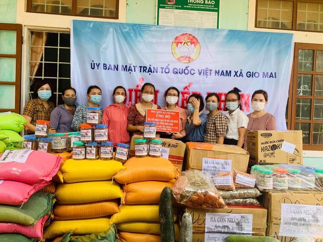 Nhân dân xã Gio Mai ủng hộ Chương trình San sẻ yêu thương-hỗ trợ người dân Quảng Trị tại TP HCM và các tỉnh phía Nam bị ảnh hưởng bởi dịch bệnh COVID-19. Ảnh N.P