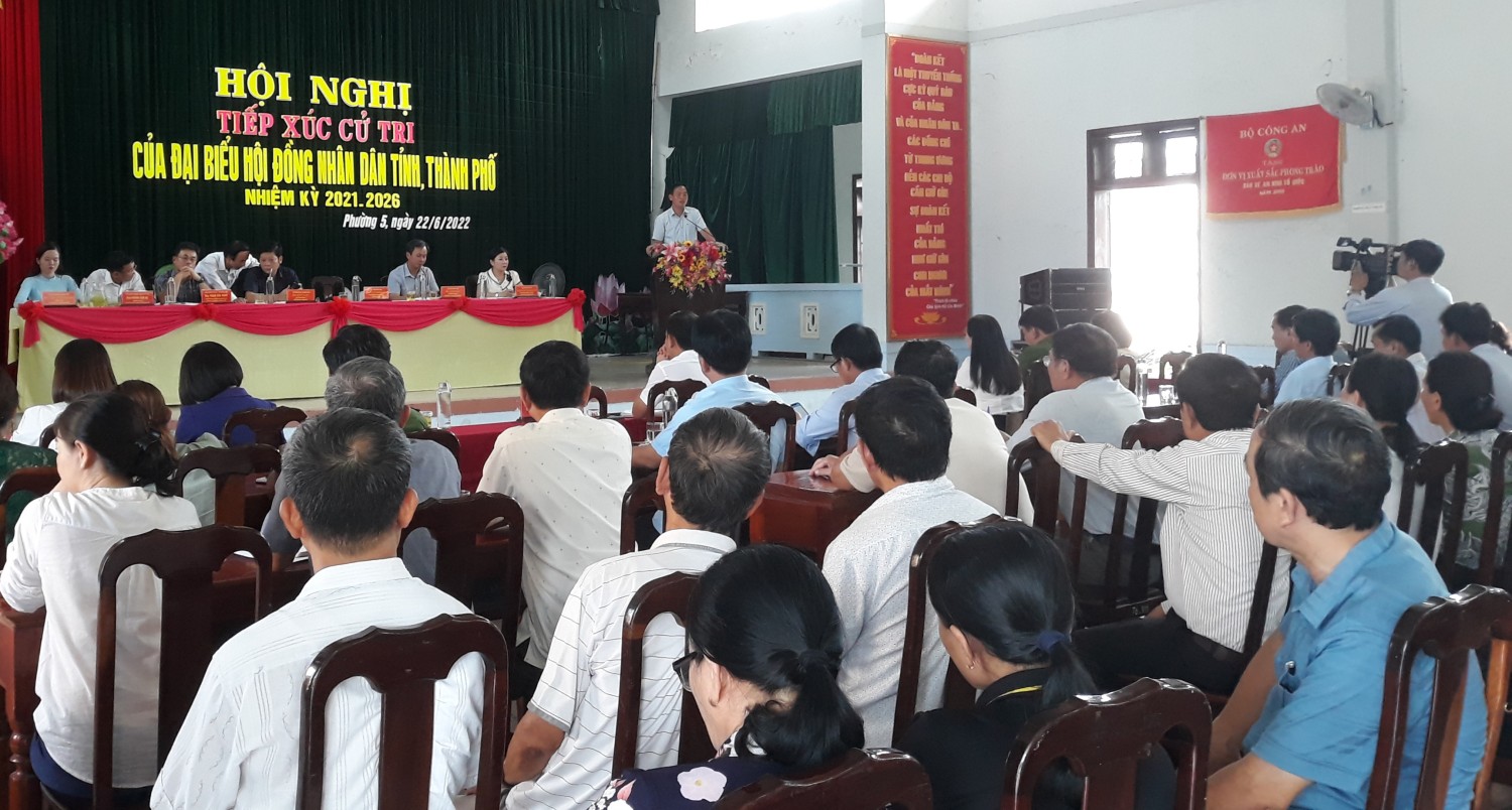 Phó Bí thư Thường trực Tỉnh ủy, Chủ tịch HĐND tỉnh Nguyễn Đăng Quang phát biểu với cử tri Phường 5 - Ảnh: NV
