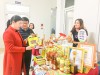 Tuyên truyền để người dân biết và sử dụng các sản phẩm OCOP của Quảng Trị - Ảnh: Thanh Trúc