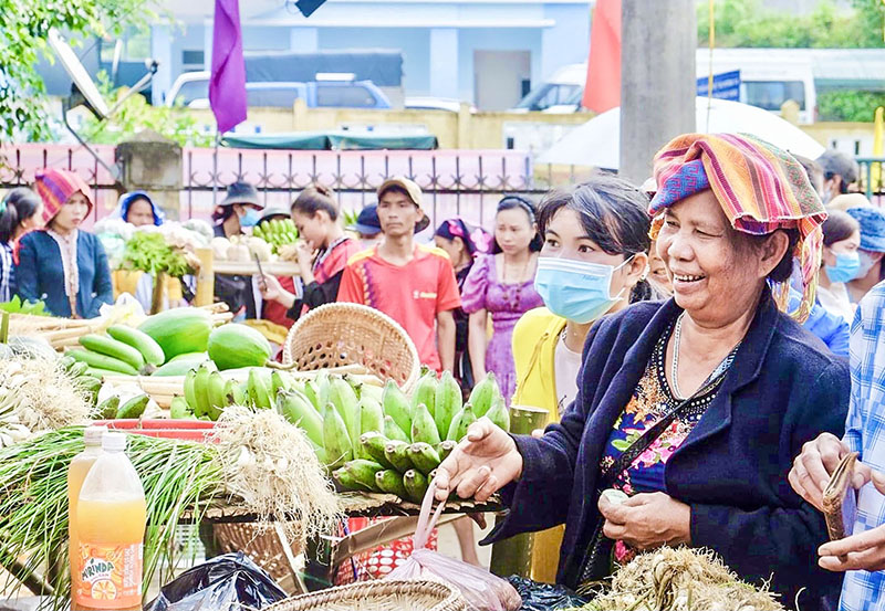 Chợ phiên Vĩnh Ô được tổ chức vào ngày 19 hằng tháng - Ảnh: M.H