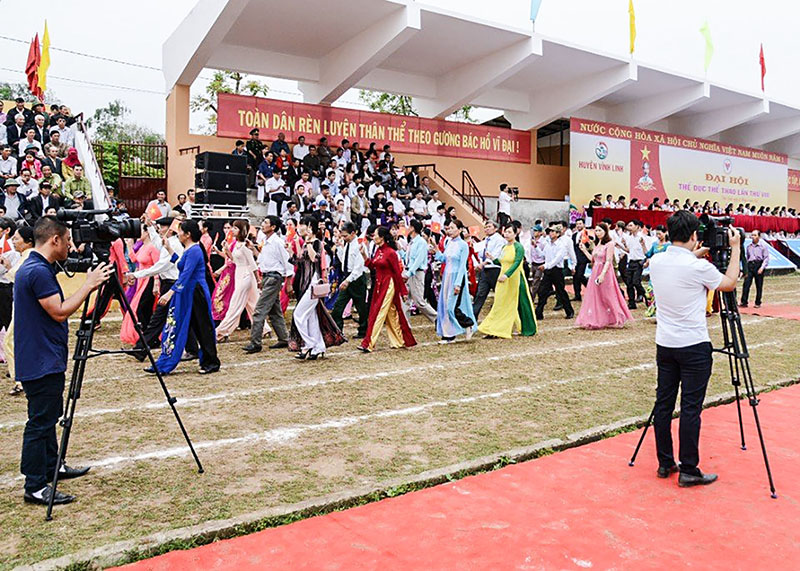 Đội ngũ phóng viên ở huyện Vĩnh Linh luôn đồng hành trong các sự kiện chính trị quan trọng của địa phương - Ảnh: N.T