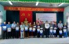 Đại diện CVI Pharma (thứ 3 từ trái sang) trao quà cho người có công với cách mạng xã Triệu Thượng, huyện Triệu Phong - Ảnh: N.T.H