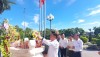 Chủ tịch Ủy ban MTTQ Việt Nam tỉnh Đào Mạnh Hùng dâng hương tại Nghĩa trang liệt sĩ huyện Triệu Phong - Ảnh: T.P