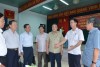 Bí thư Tỉnh ủy, Trưởng Đoàn ĐBQH tỉnh Lê Quang Tùng cùng các thành viên trong đoàn trao đổi với lãnh đạo huyện Triệu Phong tìm giải pháp xử lý các kiến nghị của cử tri - Ảnh: Lê Minh