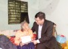 Thăm và tặng quà Mẹ Việt Nam anh hùng Căn Thung