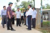 Phó Chủ tịch UBND tỉnh Hoàng Nam kiểm tra thực địa công trình đường giao thông sử dụng nguồn vốn Chương trình MTQG giảm nghèo bền vững tại xã Gio Hải, huyện Gio Linh - Ảnh: H.T