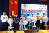 Tặng quạt điện cho các hộ dân gặp khó khăn tại buổi lễ ra mắt mô hình “Phụ nữ tôn giáo tham gia bảo vệ môi trường, xây dựng nông thôn mới” tại thôn Thuận Chánh An do Hội LHPN xã Hải Hưng, huyện Hải Lăng tổ chức - Ảnh: Q.GIANG