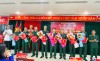 Đc Lê Quang Việt Sơn Phó Bí thư Thường trực Đảng ủy trao Quyết định cho Chi hội trưởng Cựu Chiến binh tổ dân phố