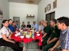 Đồng chí Nguyễn Lê Tiến, UVBTV , Chủ tịch Ủy ban MTTQ Việt Nam phường dự bữa cơm tri ân, ấm áp nghĩa tình tại gia đình bà Trương Thị Nữ thuộc gia đình CCCM, neo đơn, già yếu tại Tổ dân phố 10, phường Nam Đông Hà