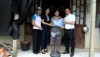 Đ c Trương Chí Hiếu Bí thư Đảng ủy, Chủ tịch HĐND xã đến dự và trao quà cho gia đình bà Hồ Thị Nguyệt