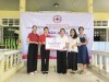 Bà Mai Thị Kim Nhung Chủ tịch Hội Chữ thập đỏ tỉnh Quảng Trị bàn giao hệ thống lọc nước RO cho Trường Mầm non Tân Lập