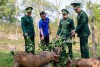 Ban Chỉ huy Đồn Biên phòng Cửa khẩu Quốc tế La Lay thăm mô hình nuôi dê trên địa bàn