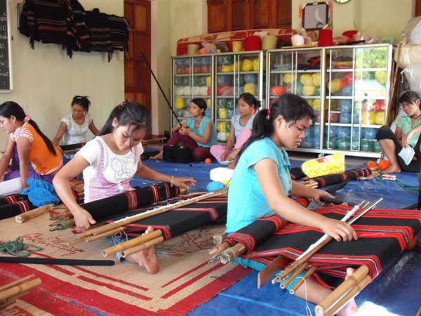 Người dẫn đường cho bà con dân bản