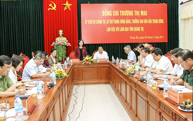 Đồng chí Trương Thị Mai, UVBCT, Bí thư Trung ương Đảng, Trưởng Ban Dân vận Trung ương,phát biểu tại buổi làm việc với lãnh đạo tỉnh. Ảnh: Thành Dũng