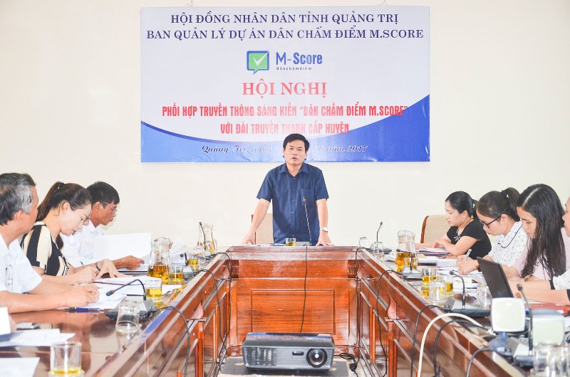 Đồng chí Nguyễn Trí Tuân, Chánh Văn phòng HĐND tỉnh phát biểu tại hội nghị