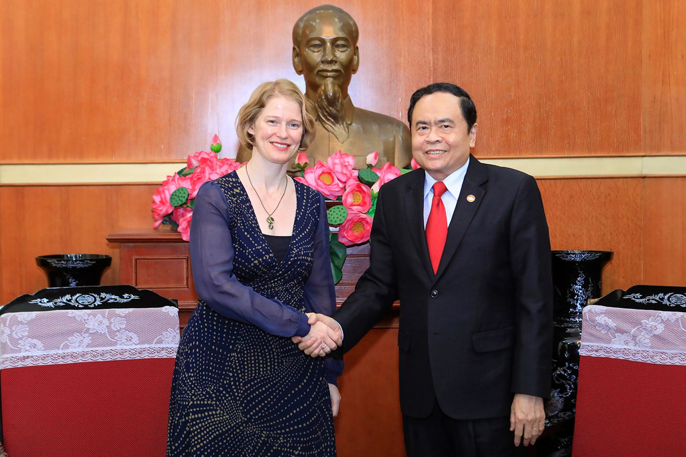 Chủ tịch Trần Thanh Mẫn đón tiếp Đại sứ New Zealand.