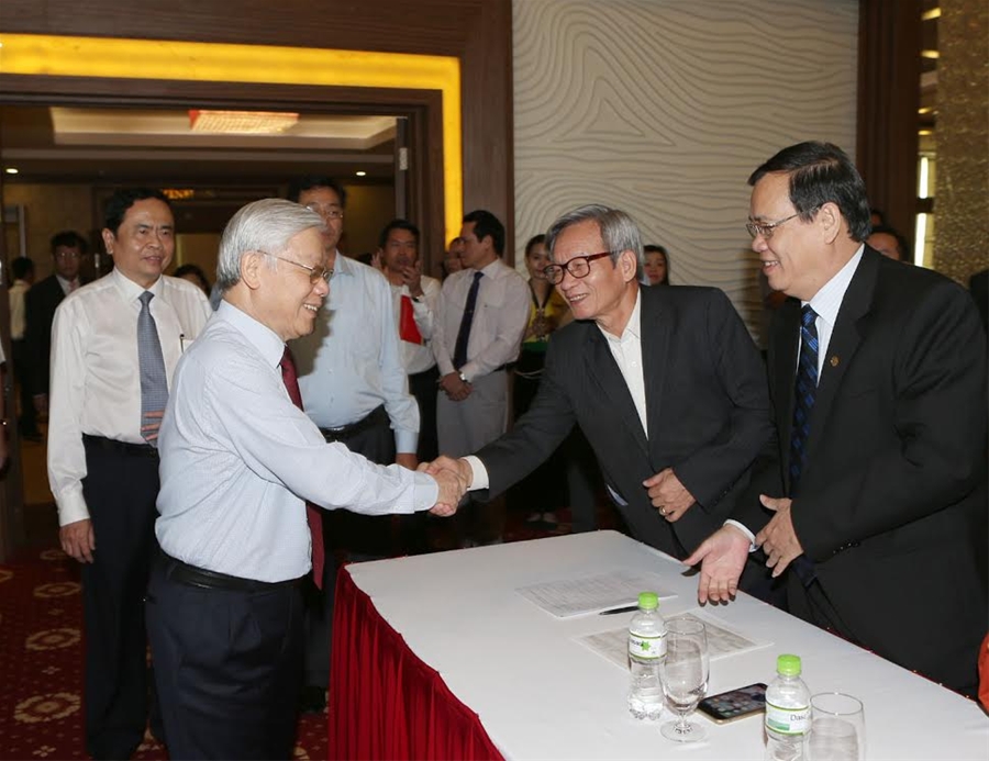 Tổng Bí thư Nguyễn Phú Trọng và các đại biểu dự Hội nghị UBTƯ MTTQ Việt Nam lần thứ 6, khoá VIII.