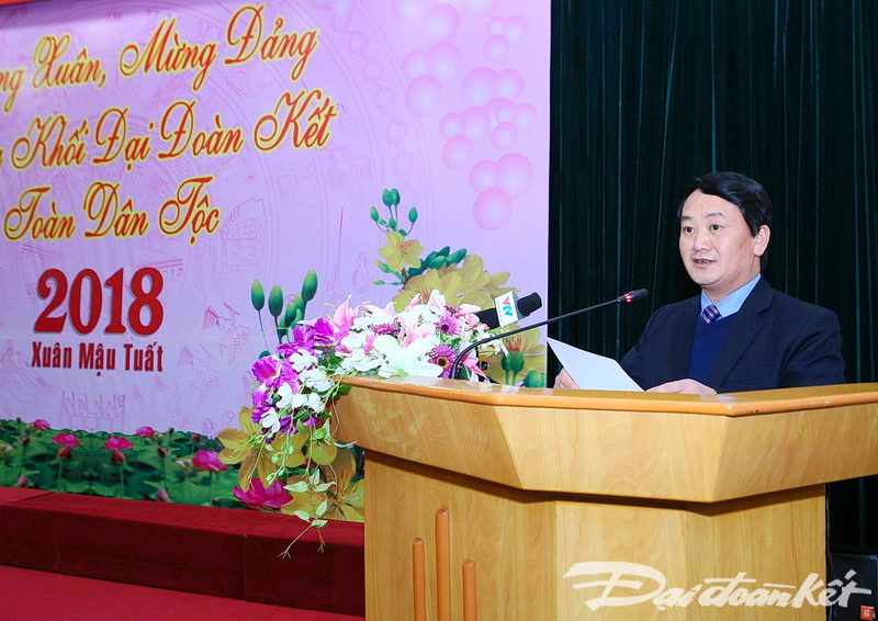 Phó Chủ tịch Hầu A Lềnh phát biểu tại buổi gặp mặt.