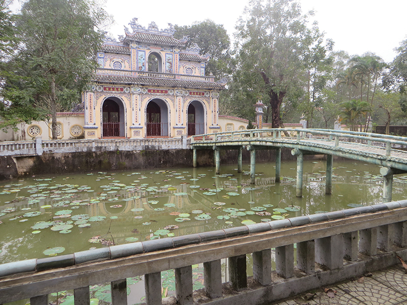 Cổng tam quan Tổ đình Sắc Tứ Tịnh Quang. Ảnh: P.V