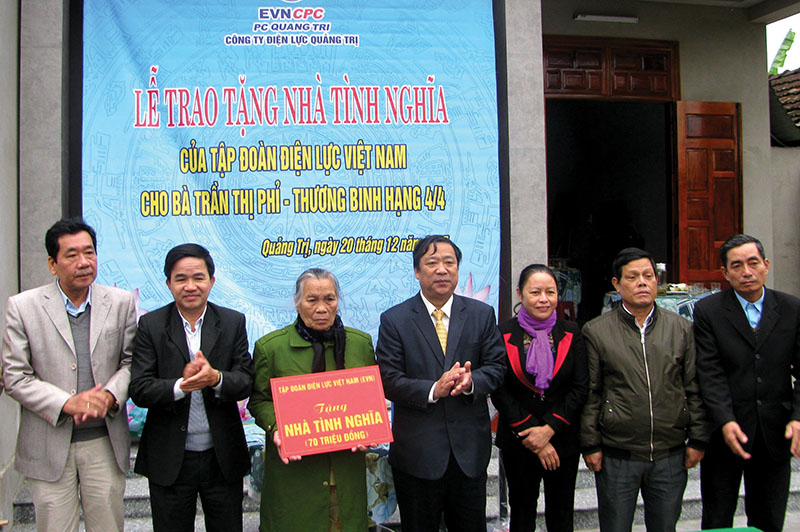 Trao nhà tình nghĩa cho đối tượng chính sách