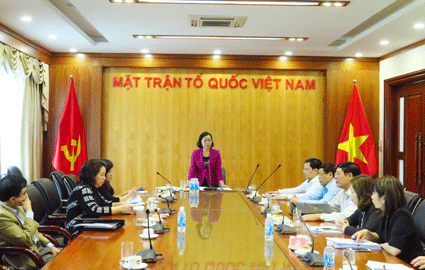 Phó Chủ tịch Ủy ban Trung ương MTTQ Việt Nam Bùi Thị Thanh phát biểu tại cuộc họp