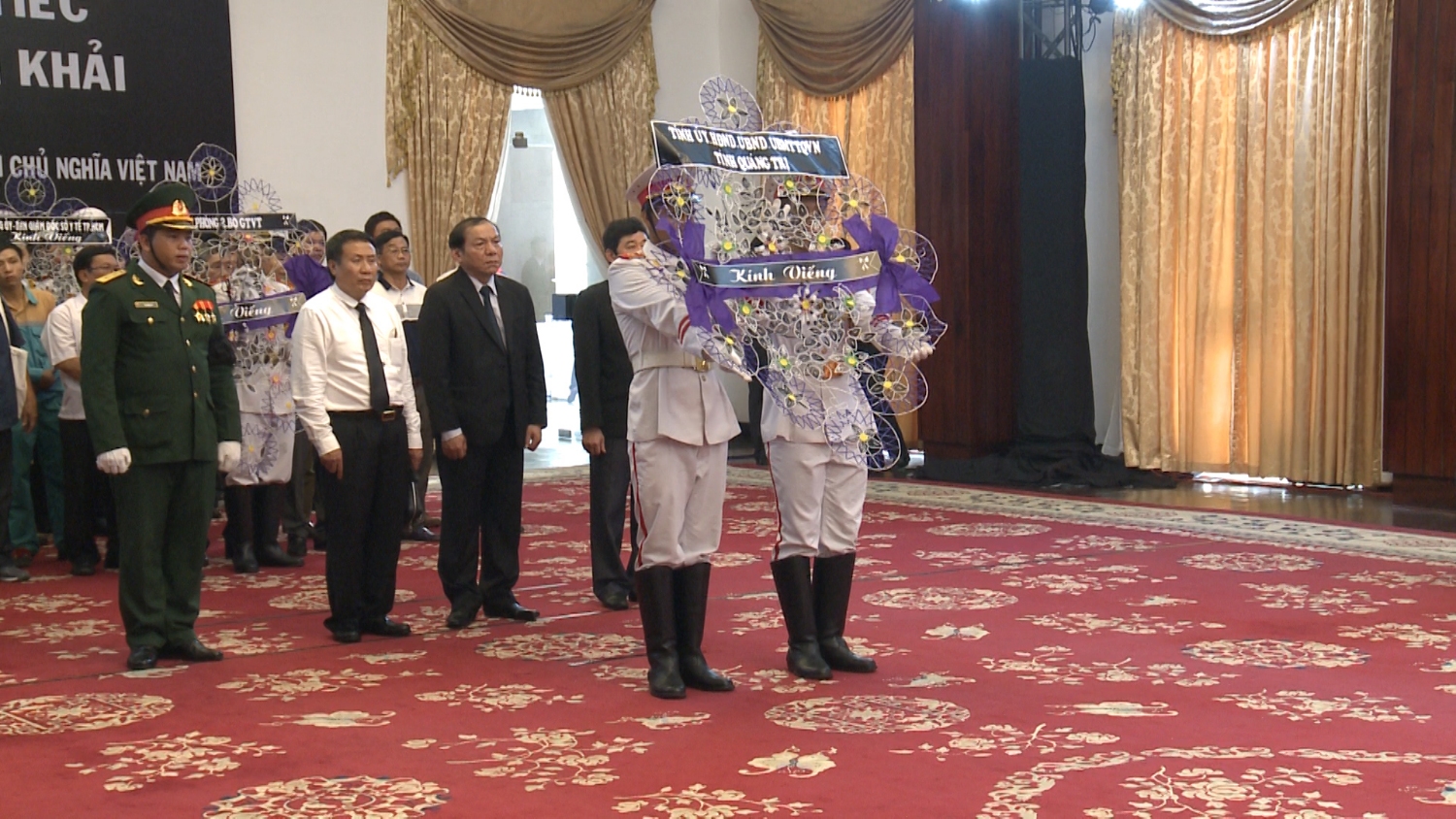 Đoàn đại biểu tỉnh Quảng Trị đã bày tỏ sự biết ơn những cống hiến to lớn của đồng chí Phan Văn Khải, nhà lãnh đạo xuất sắc của Đảng, Nhà nước và nhân dân ta