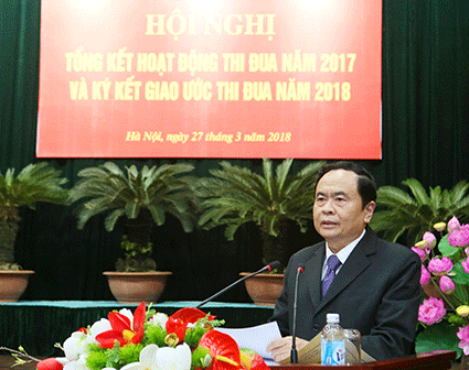 Ông Trần Thanh Mẫn, Ủy viên Trung ương Đảng, Chủ tịch Ủy ban Trung ương MTTQ Việt Nam, Phó Chủ tịch Hội đồng Thi đua khen thưởng Trung ương, Khối trưởng Khối thi đua phát biểu tại Hội nghị