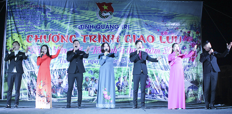 Chi đoàn Đoàn Nghệ thuật Quảng Trị biểu diễn trong chương trình “Xuân biên giới - Tết nghĩa tình” năm 2018