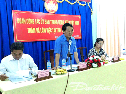 Phó Chủ tịch - Tổng Thư ký Hầu A Lềnh phát biểu tại buổi làm việc với Ban thường trực Ủy ban MTTQ Việt Nam Bình Phước.