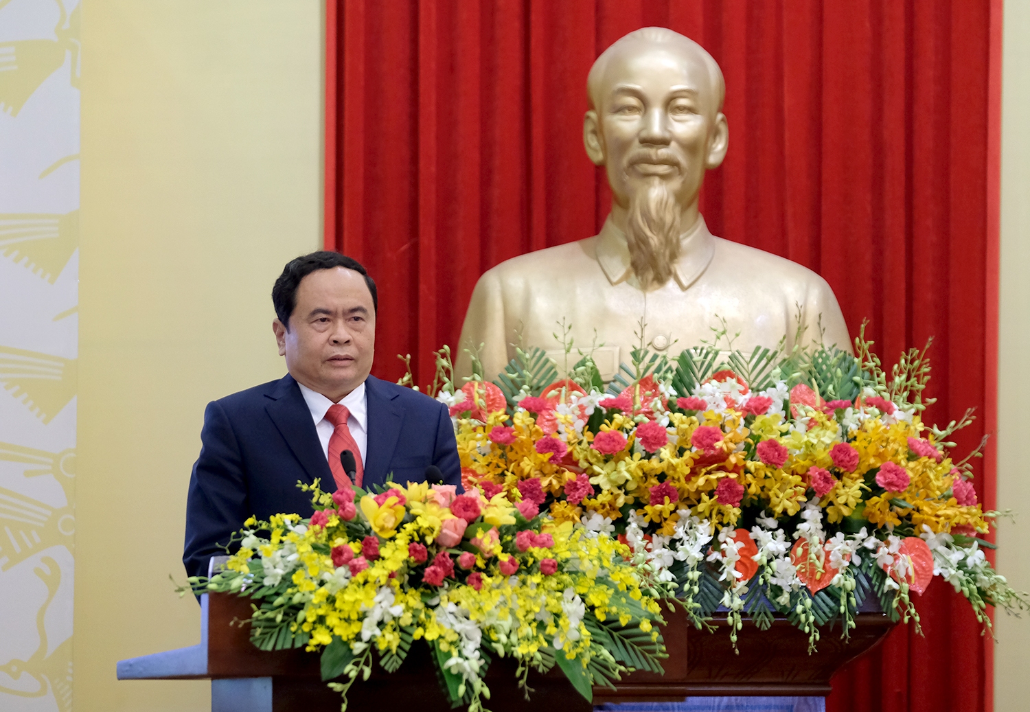 Chủ tịch Trần Thanh Mẫn phát biểu tại phiên họp.