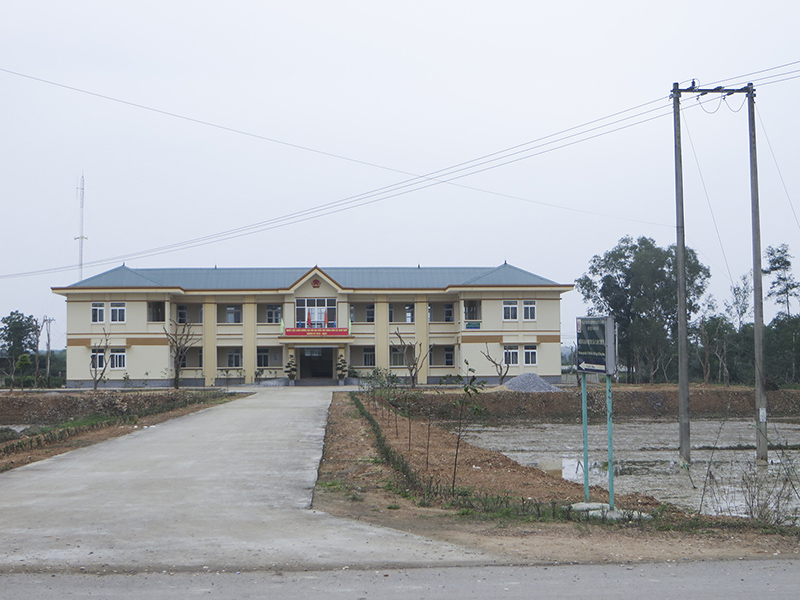 Trụ sở làm việc của UBND các xã thuộc huyện Cam Lộ đã được xây dựng khang trang. Ảnh: PV