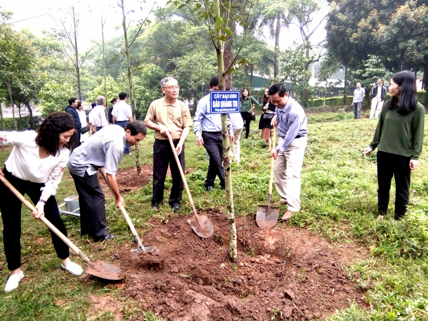 Trồng cây lưu niệm tại “Vườn cây Báo Đảng”, Khu di tích lịch sử Đền Hùng