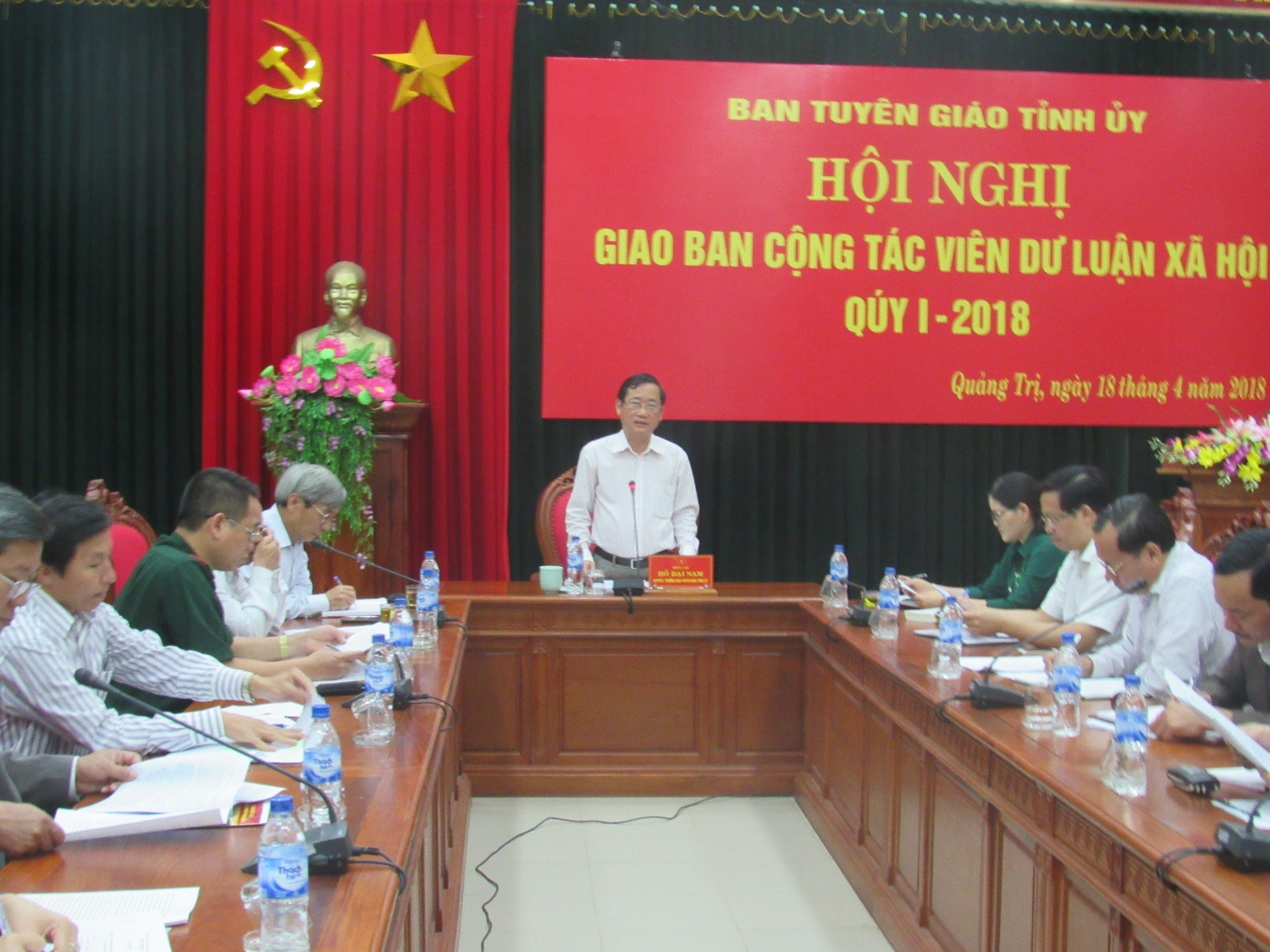 Đồng chí Hồ Đại Nam, Trưởng Ban Tuyên giáo Tỉnh ủy đã trao đổi, có ý kiến cụ thể về một số vấn đề mà các đại biểu quan tâm