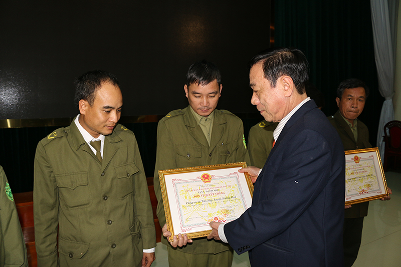 Công an xã Tân Hợp nhận danh hiệu “Đơn vị quyết thắng”