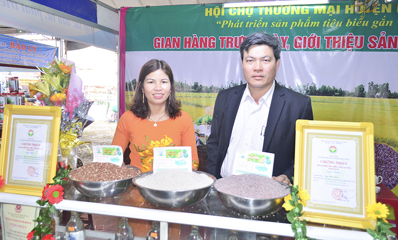Quảng bá sản phẩm nông sản tiêu biểu của địa phương tại hội chợ do huyện Hải Lăng tổ chức