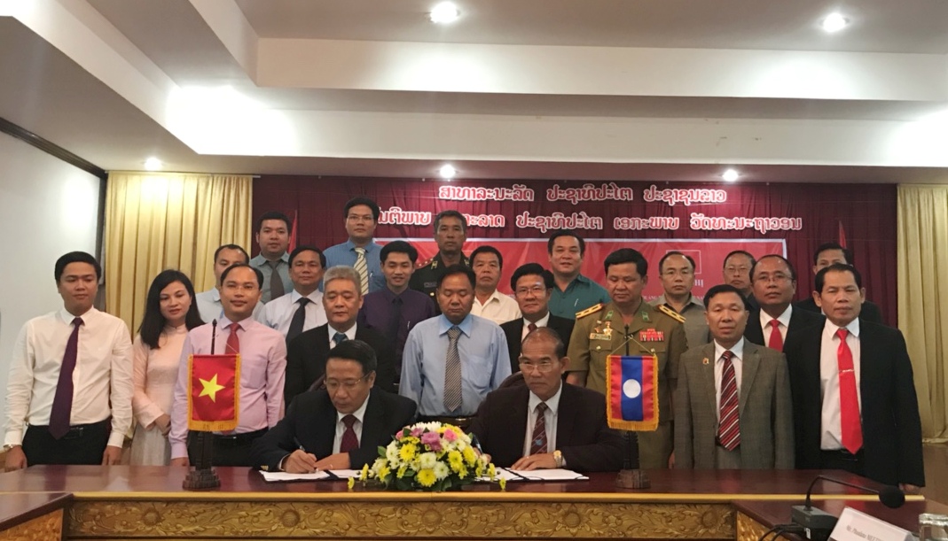 Đại diện lãnh đạo hai tỉnh Quảng Trị - Savannakhet thống nhất ký kết các nội dung về vấn đề người di cư tự do và kết hôn không giá thú trong vùng biên giới hai tỉnh giai đoạn 2017 - 2019.