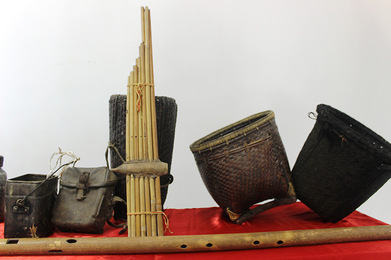 Các hiện vật do người dân hiến tặng được trưng bày tại Nhà Văn hóa Vân Kiều - Pa Kô huyện Hướng Hóa