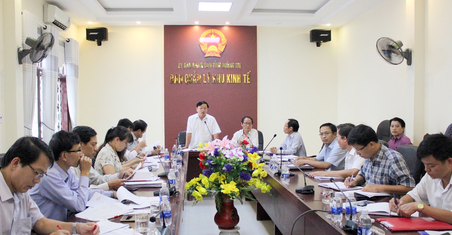 Phó Chủ tịch HĐND tỉnh Nguyễn Đức Dũng yêu cầu lãnh đạo các sở, ban, ngành, đơn vị liên quan tập trung rà soát, mạnh dạn loại bỏ một số dự án đầu tư dàn trải, có phương án điều chuyển vốn để phù hợp với tốc độ phát triển của tỉnh