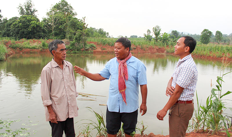 Cán bộ, công chức cấp xã vùng DTTS tuyên truyền, vận động người dân phát triển kinh tế