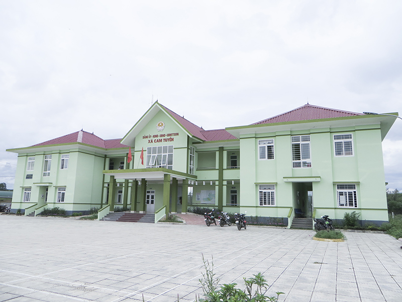 Trụ sở Đảng ủy, chính quyền xã Cam Tuyền, Cam Lộ đã được xây dựng khang trang. Ảnh: PV