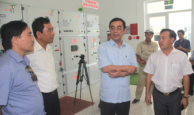 Chủ tịch UBND tỉnh Nguyễn Đức Chính, đánh giá cao những kết quả đạt được của Nhà máy Điện gió Hướng Linh