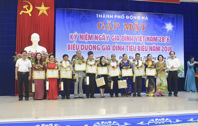 Thành phố Đông Hà gặp mặt, biểu dương các gia đình tiêu biểu năm 2018