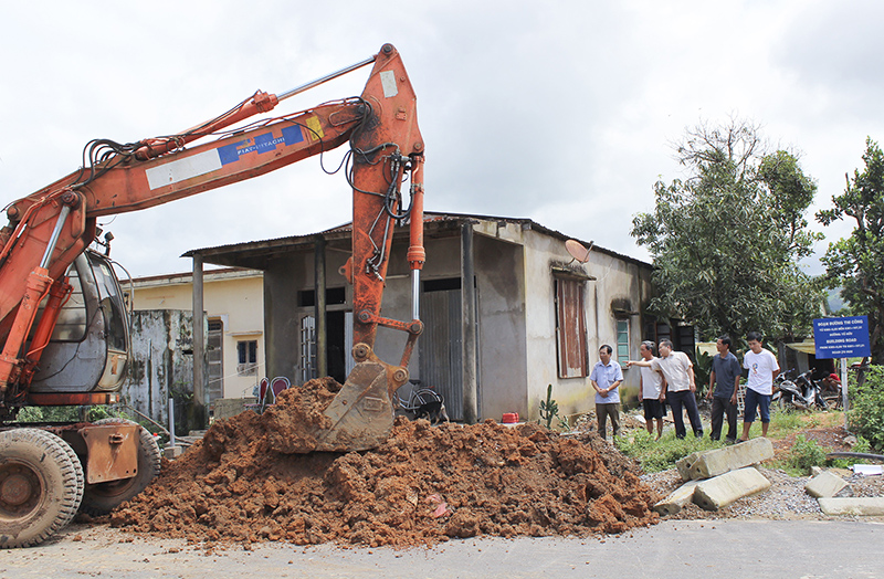 Nhờ làm tốt công tác GPMB, nhiều tuyến đường ở Lao Bảo thi công thuận lợi