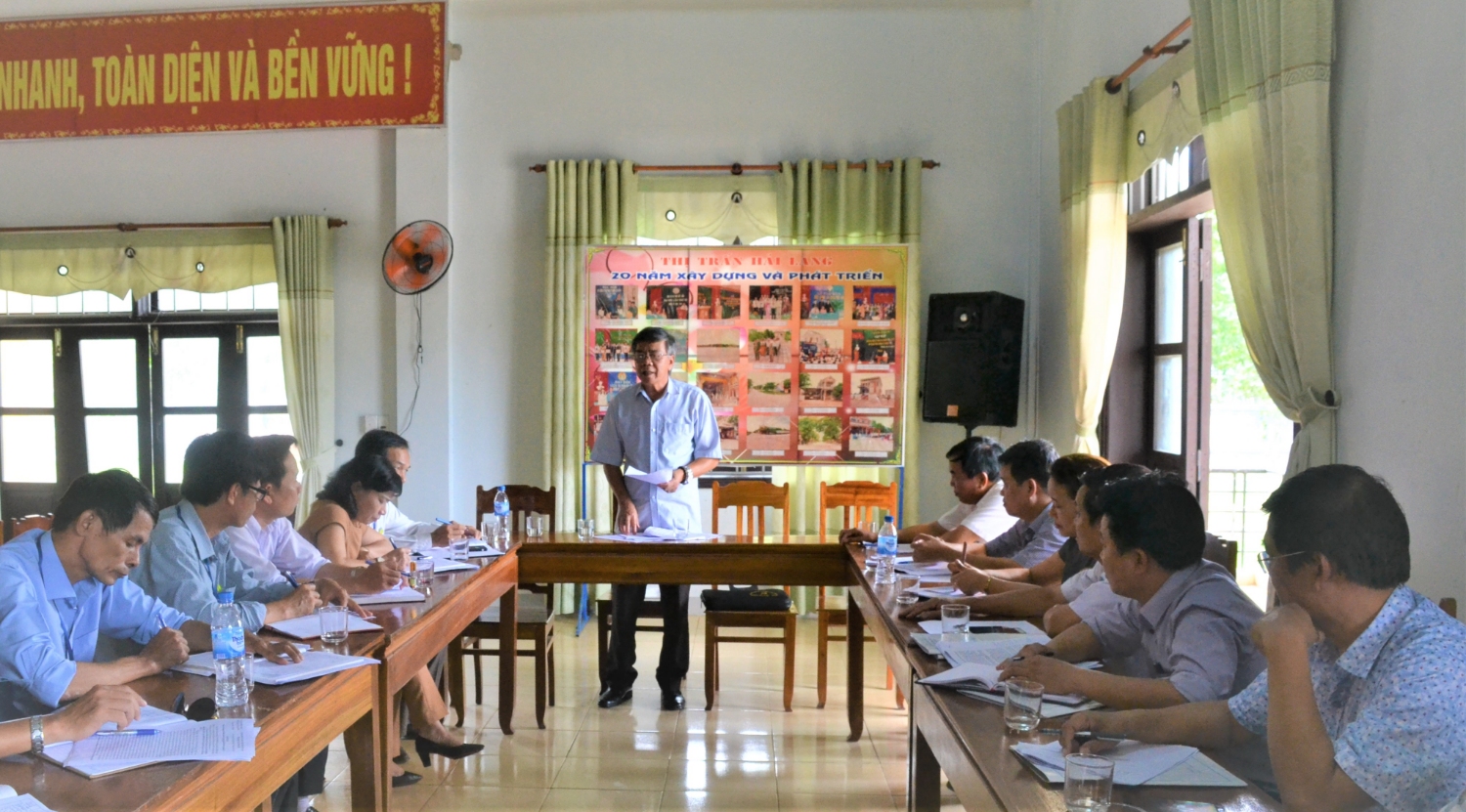 Trưởng Ban Pháp chế HĐND tỉnh Nguyễn Văn Cầu lưu ý thị trấn Hải Lăng cần tăng cường hơn nữa các biện pháp phòng chống các tệ nạn xã hội