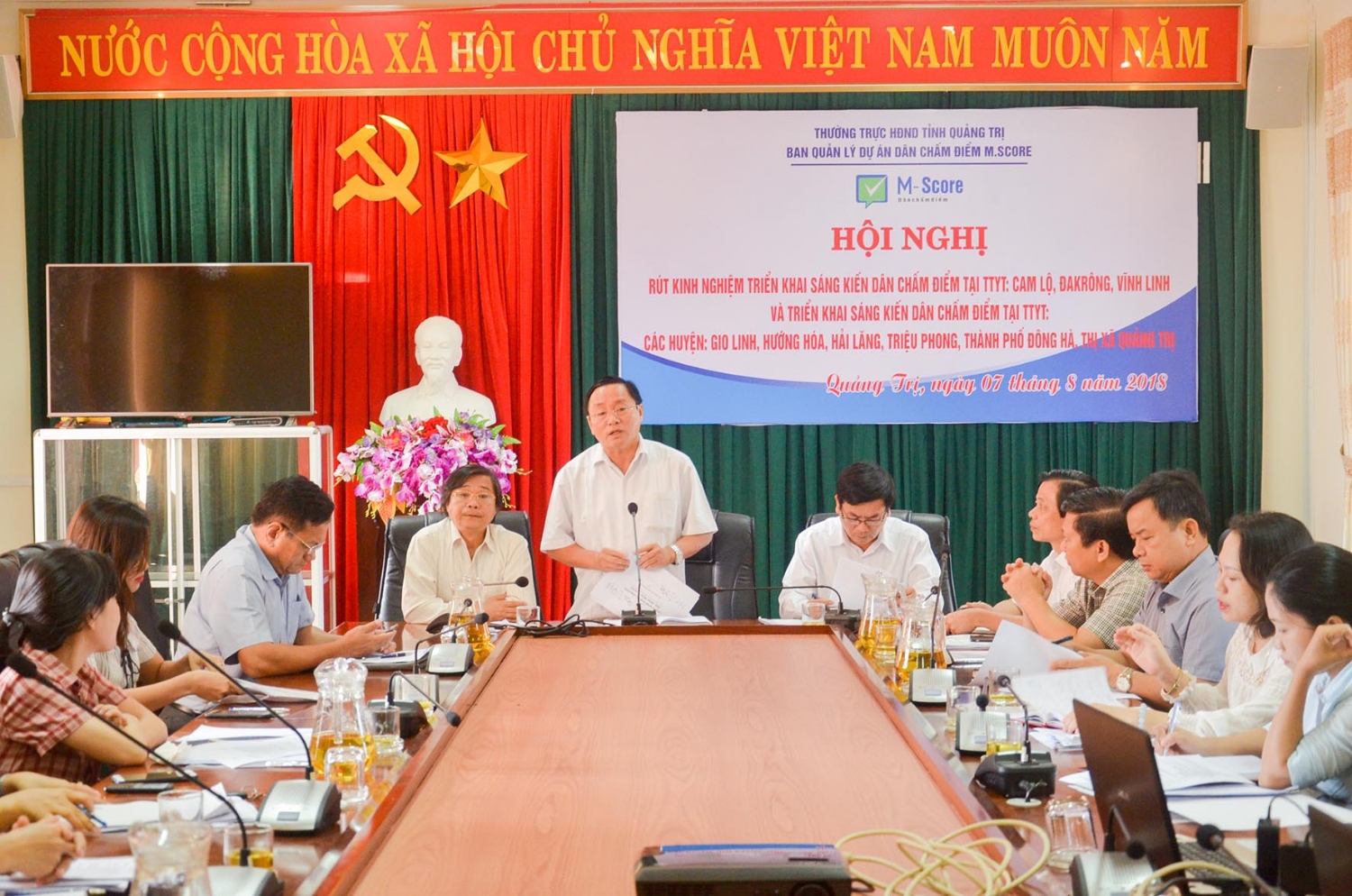 Phó Chủ tịch Thường trực HĐND tỉnh phát biểu kết luận hội nghị