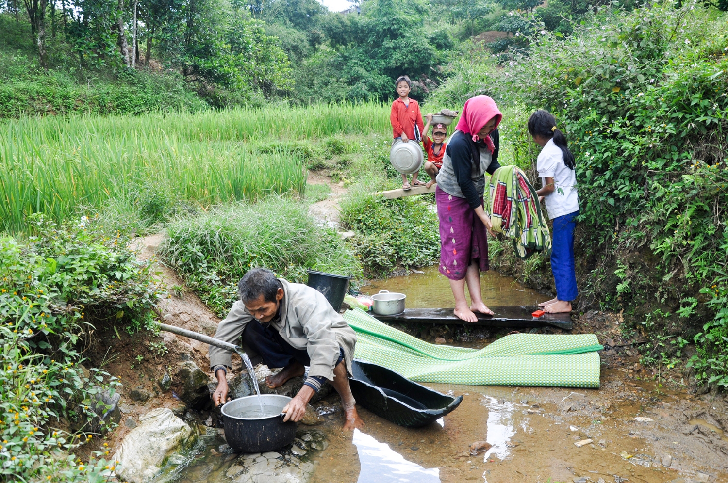 Nỗi lo thiếu nước sinh hoạt của người dân xã Húc sẽ sớm được giải quyết.
