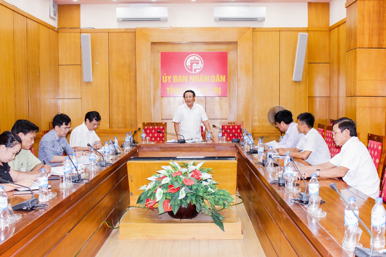 Phó Chủ tịch UBND tỉnh Hà Sỹ Đồng cũng yêu cầu Sở Tài chính có văn bản đề nghị Bộ Tài chính chuyển số tiền 50% còn lại đã được Chính phủ phê duyệt hỗ trợ học phí cho học sinh thuộc hộ gia đình trong diện bị thiệt hại do sự cố môi trường biển để tỉnh 