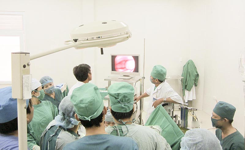 Trung tâm Y tế huyện Vĩnh Linh ứng dụng công nghệ hiện đại trong khám và điều trị bệnh cho người dân  Ảnh PHƯƠNG MAI