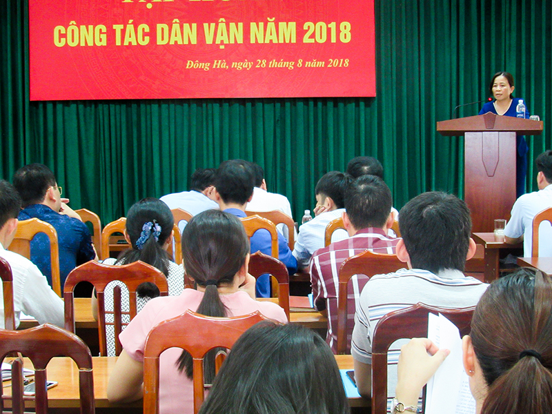 Trưởng Ban Dân vận Tỉnh ủy Lê Thị Lan Hương phát biểu tại lớp tập huấn